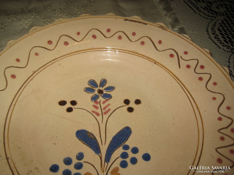 The wall plate of Óbánya is the work of István teimel Sr., who made the pottery of Óbánya famous