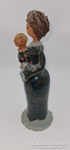 Katalin Sződi ceramic mother with her child