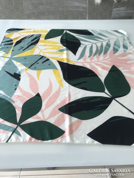 Zara scarf with colored leaves, 68 x 67 cm