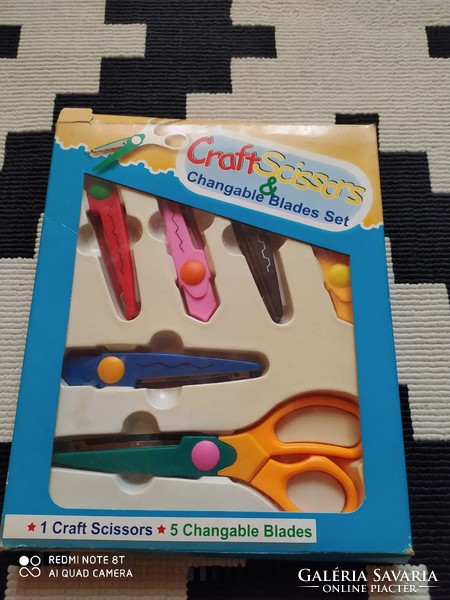 Paper cutting scissors set