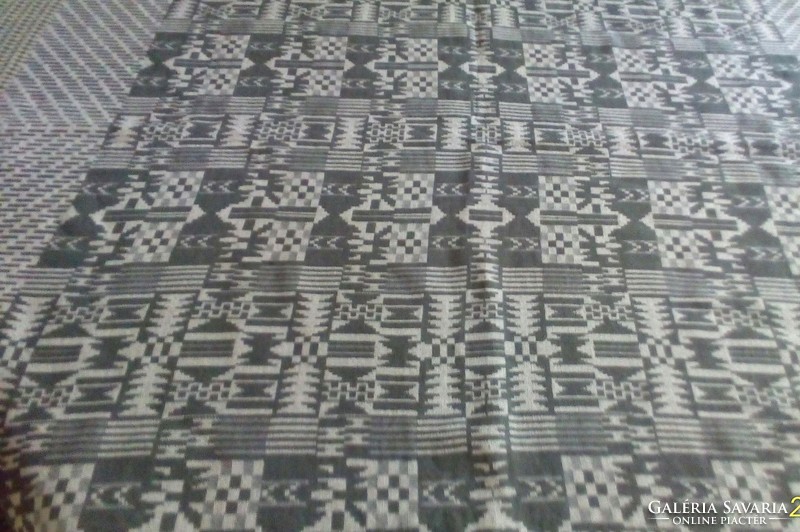 Jacquard tablecloth, 120 x 120 cm + fringe