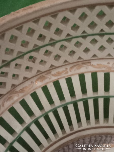 Gyönyörű Hatalmas vitrin állapotú alt Wien kínáló az 1800-as évekből