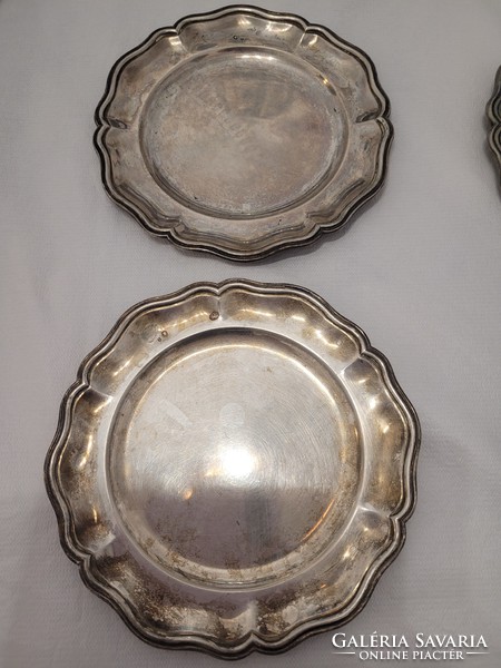 4 darab kisméretű ezüst kerek tálca