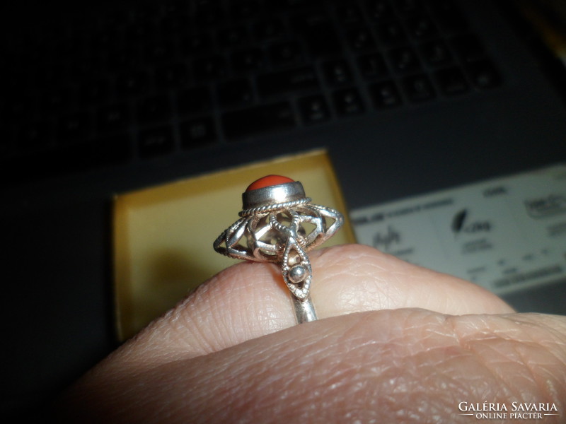 Silver ring / coral