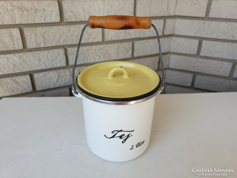 Old vintage 2 liter enamel jug with handle old enamel milk jug