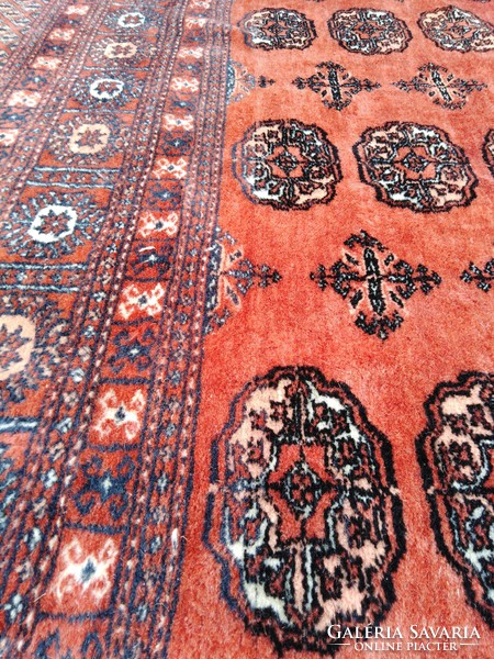 Hand-knotted Pakistani cotton rug