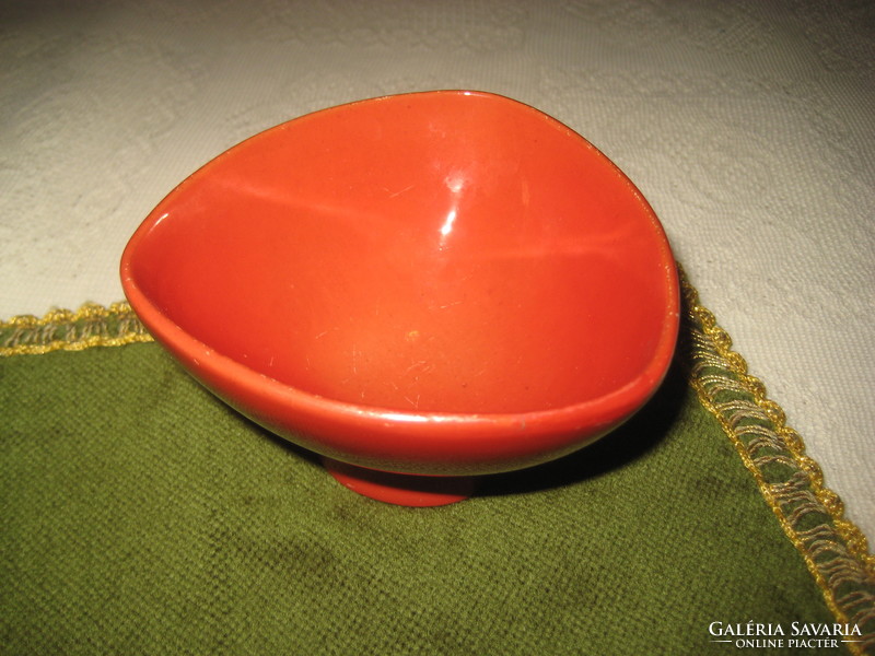 Zsolnay bowl, based on the design of János Török, marked with a shield, 10 cm