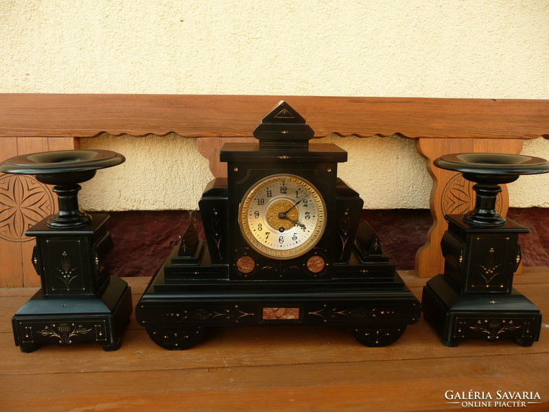 AKCIÓ! antik fekete márvány kandalló óra garnitúra, 2 db gyertyatartóval , működő!