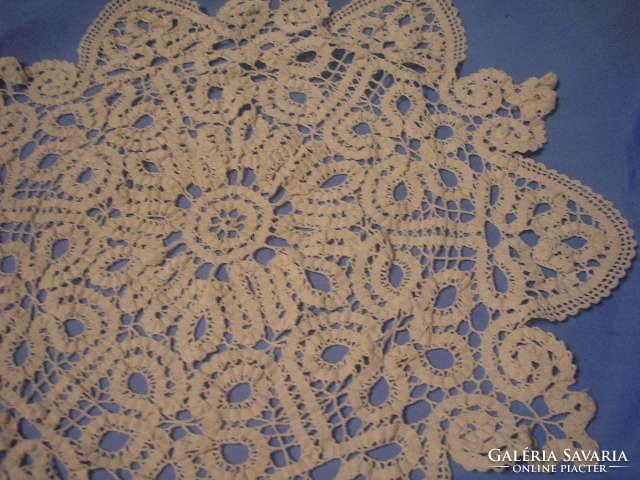 N27 large 2-piece tablecloths crocheted with many hours of work are sold together, 55 and 44 cm in good condition