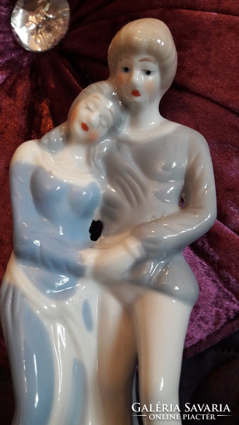 Középkori romantikus pár porcelán (M2499)