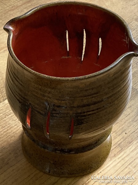 Teresa pottery pot