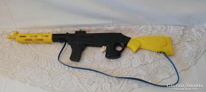 Retro Hungarian traffic toy toy rifle, works.