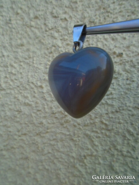 Beautifully crafted aventurine precious stone heart with a very serious carat of 97 ct
