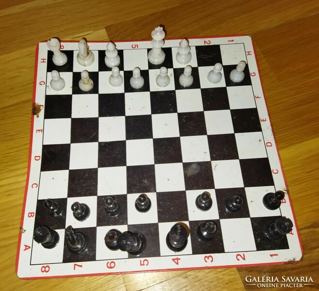 Retro magnetic chess student chess