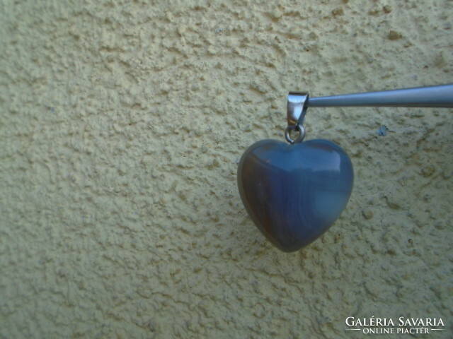Beautifully crafted aventurine precious stone heart with a very serious carat of 97 ct