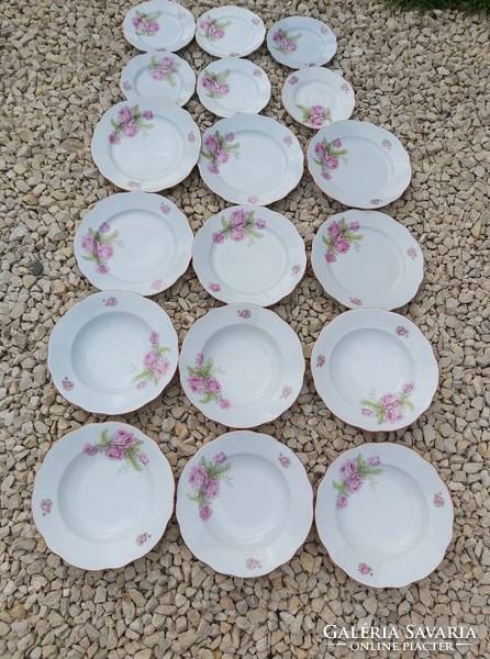 18 db ritka rózsás Zsolnay tányérok tányér 6 lapos 6 mély és 6 süteményes Gyűjtői étkészlet