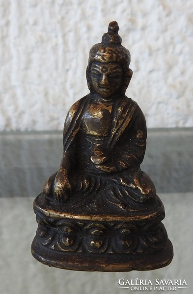 Antik bronz Buddha miniatúra - szerencsehozó figurális szobor