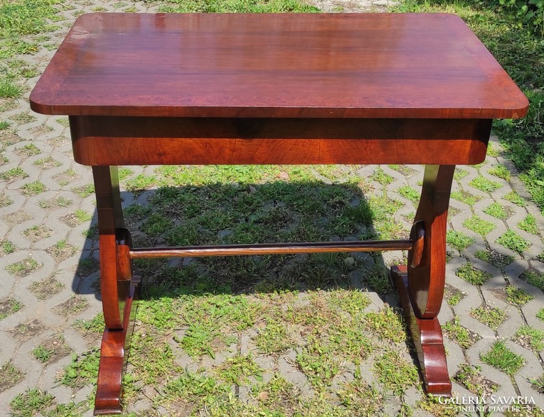 Antikbiedermeier table with fluted legs, desk with drawers, console table, 1800s. Special veneer!