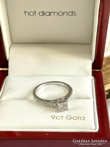 Exkluzív 9k  fehér arany -gyémánt Brill gyűrű kb 0,7-0,8 Ct Gigantikus luxus