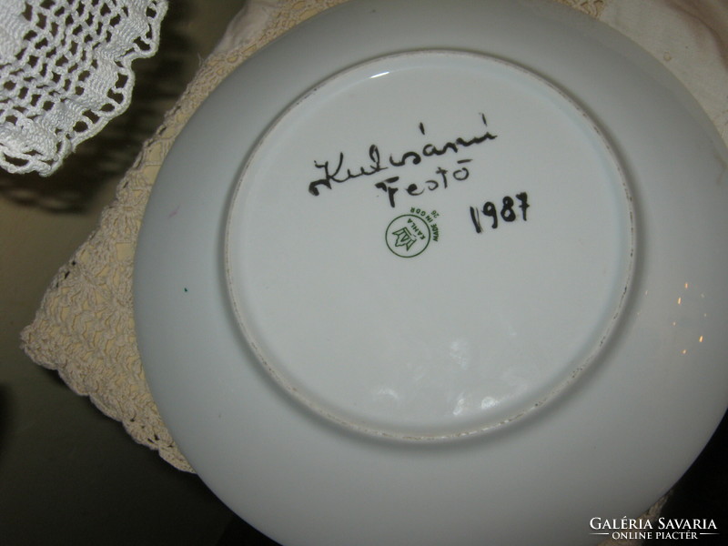 Hegedülő  leány  porcelán dísz tányér