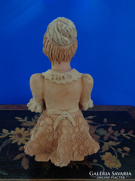 Elizabeth Elizabeth ceramic figurine