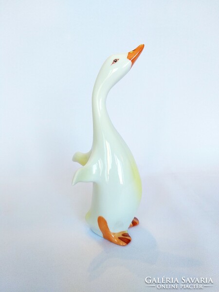 New, raven house hand painted goose figurine. Flawless!