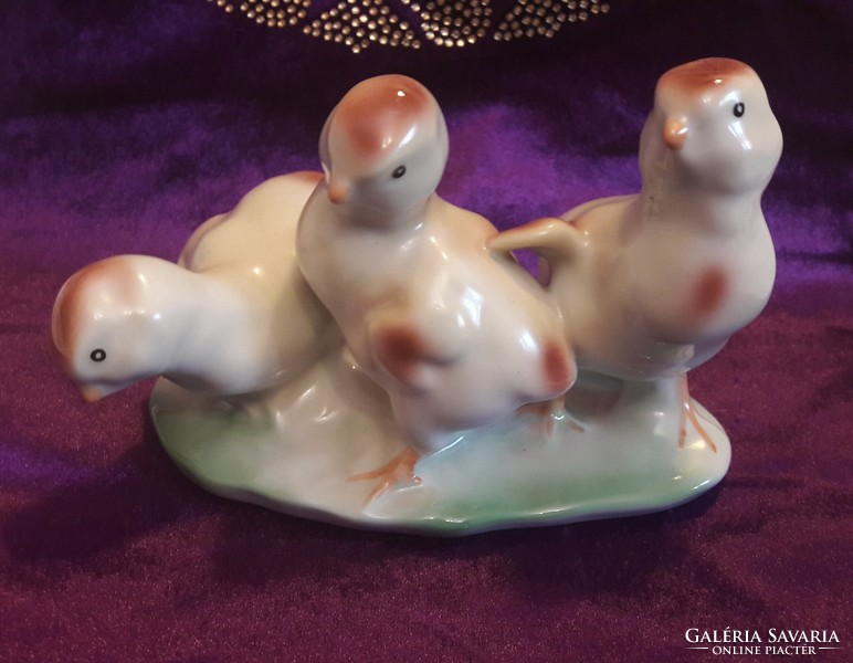 Porcelain for three chicks (l2543)