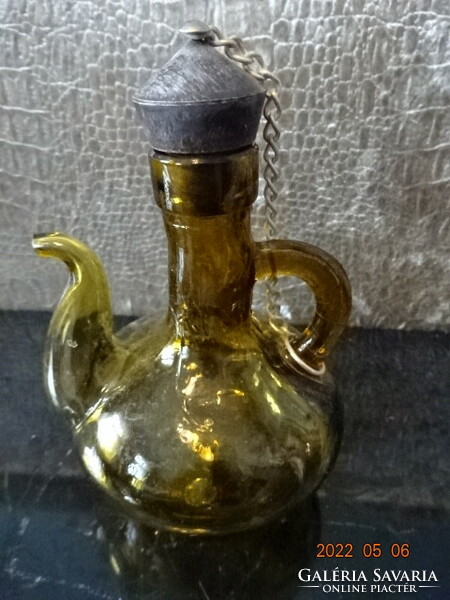 Brown glass oil pouring jug, height 13.5 cm. He has!