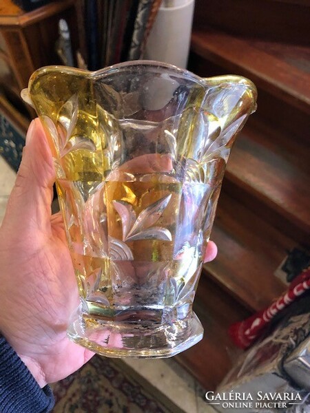 Glass vase, 15 cm high, in perfect condition. Rarity, cast.