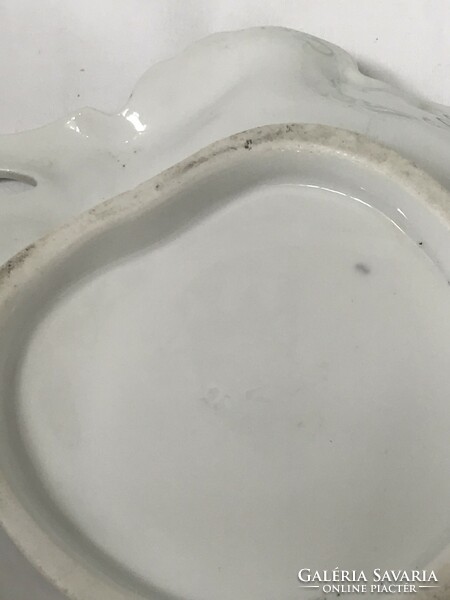 Leaf-shaped porcelain, chandelier glazed openwork bowl.