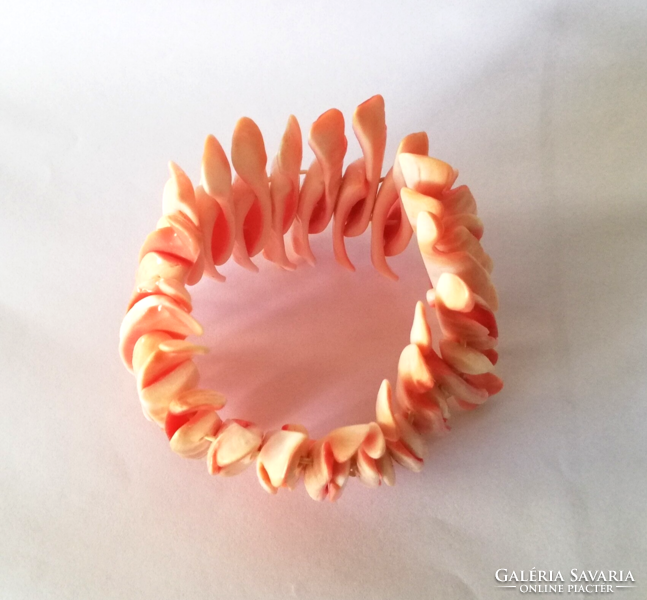Salmon colored natural sea shell shell bracelet