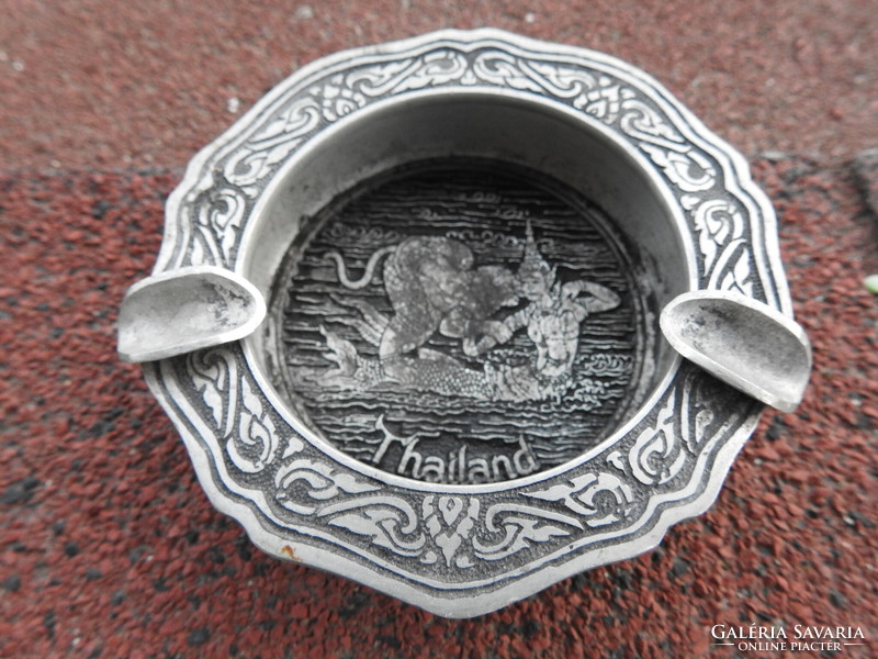 Antik thaiföldi fém hamutál mítikus jelenettel