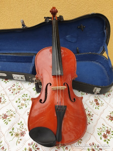 Violin for sale! Student violin /, with 3/4 / case for sale!
