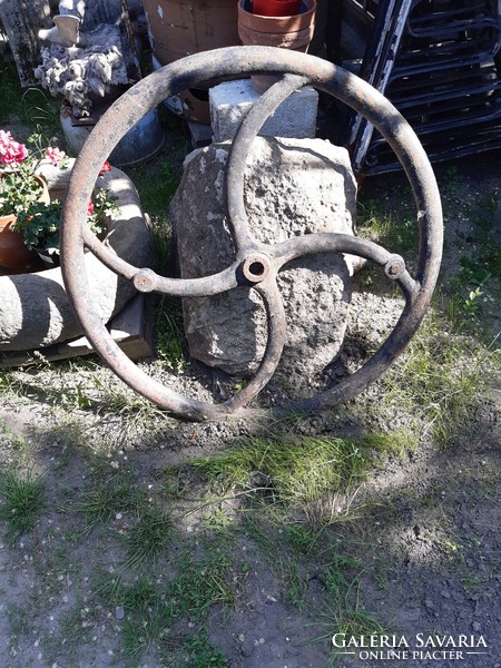 Cast iron wheel