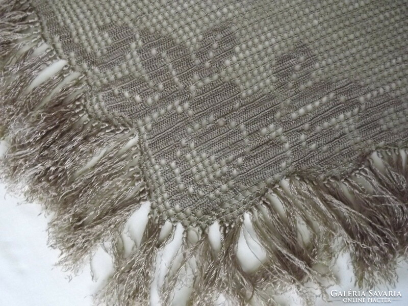 Horgolt terítő selyemszálból 175 x 150 cm sötét óarany-barna