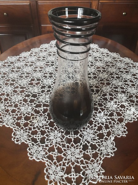 Gyönyörű fekete-fehér váza - szakított üveg, spirál relief és két színű test