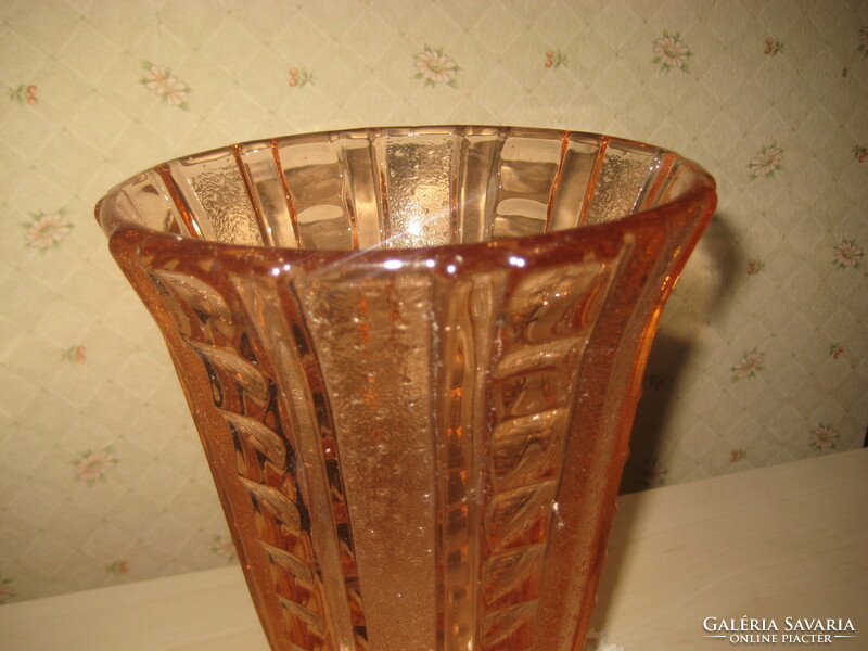 Art-deco peach-colored glass vase 20 cm