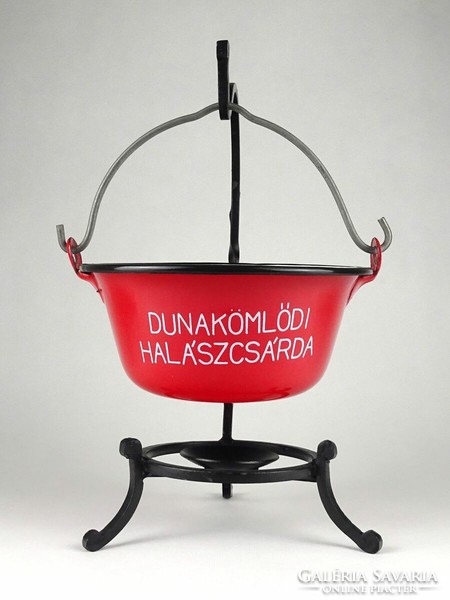 1I944 red enamelled cauldron with wrought iron stand in Dunakömlőd