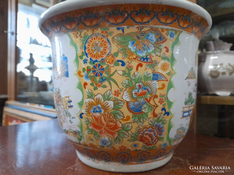 Japanese hand-painted gold contoured pot, vase.15.5 Cm