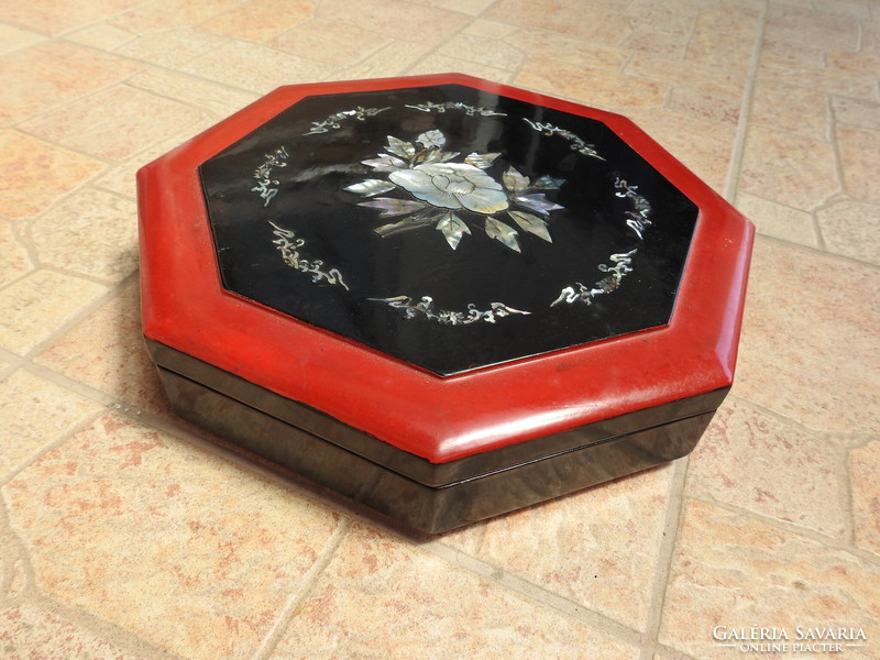 Pearl inlaid oriental lacquered wood octagonal split offering