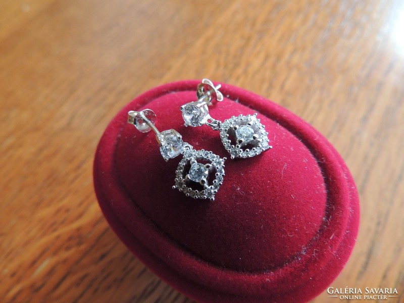 Gorgeous zirconia silver earrings