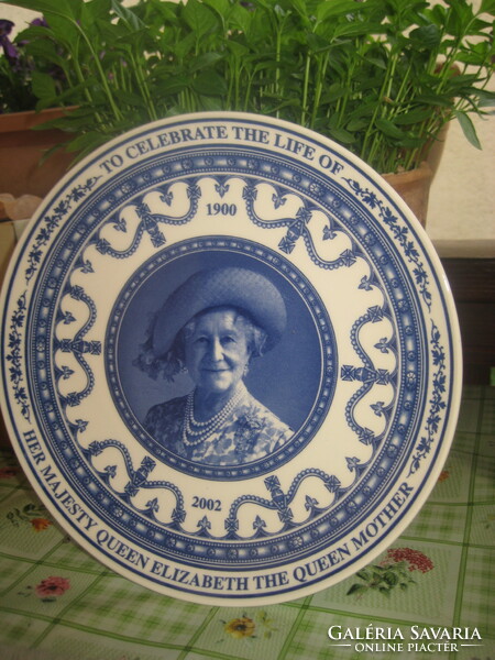 Erzsébet királynő  ,  Wedgwood  porcelán  22,3 cm