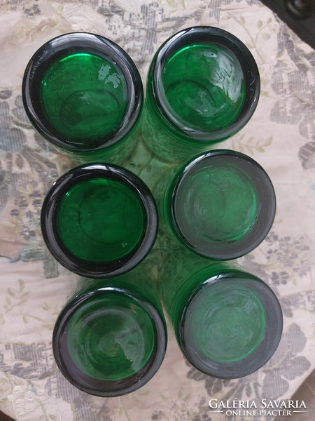 Smaragdzöld, kézzel aranyozott poharak