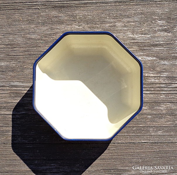 Malév plastic bowl