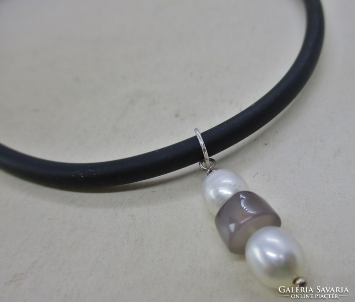 Beautiful real pearls and rubber silver necklace