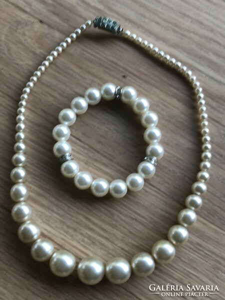 Czech pearl necklace and bracelet from the 60's