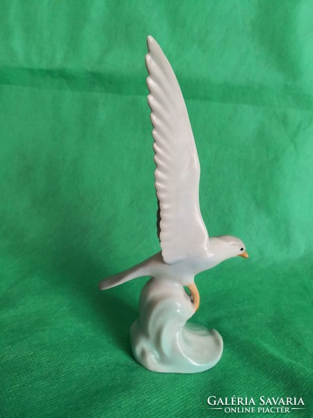 Landing seagull - small porcelain 1924-1938, antique piece