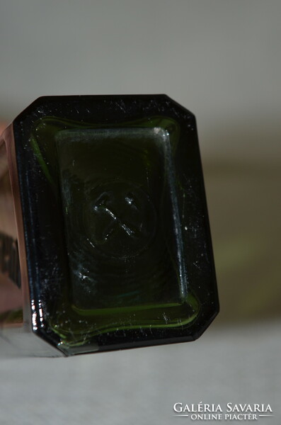 Uranium glass (dbz 00125)
