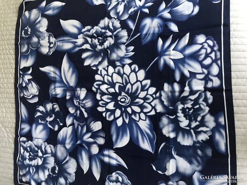 Huge scarf with white flowers, 94 x 95 cm