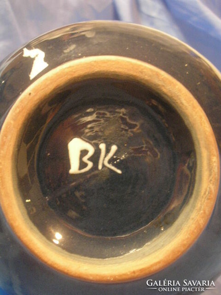 N 16 Antik Bozsik Kálmán VÁZA jelzéssel fényes mázzal 15 cm-es száján apró pörsenéssel eladó